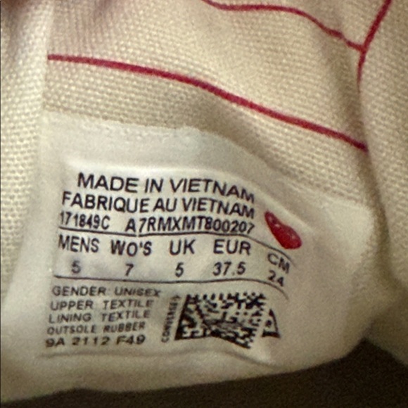 Comme des Garçons PLAY
CdG PLAY x Converse Chuck Taylor All Star LowTop Sneakers - Picture 8 of 9